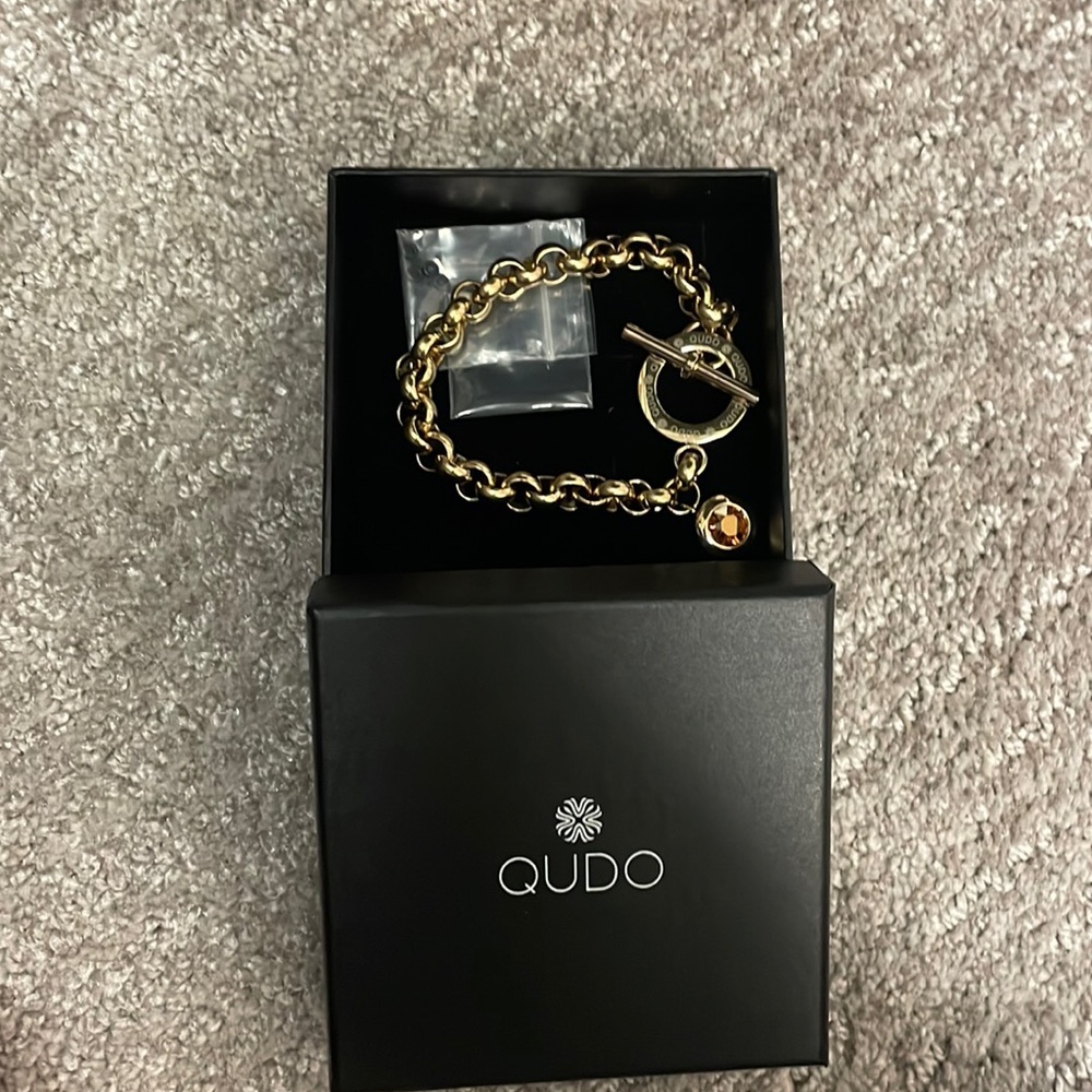 Qudo bracelet with November birthstone charm
